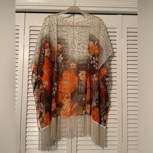 One size fits most shawl. Women’s.